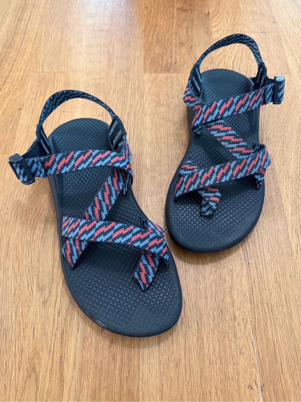 Chaco Z2 Classic Red Blue Woven Strap Outdoor Hiking Walking Sandals Size 8